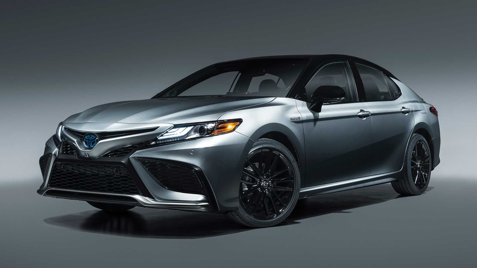 Чем удивила обновленная Toyota Camry в 2021 году Чем удивила обновленная Toyota Camry в 2021 году